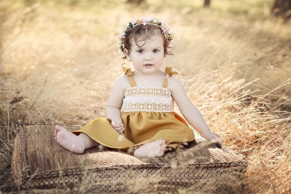 Sin título-18 Fotografía bebe en el campo sobre un cojín