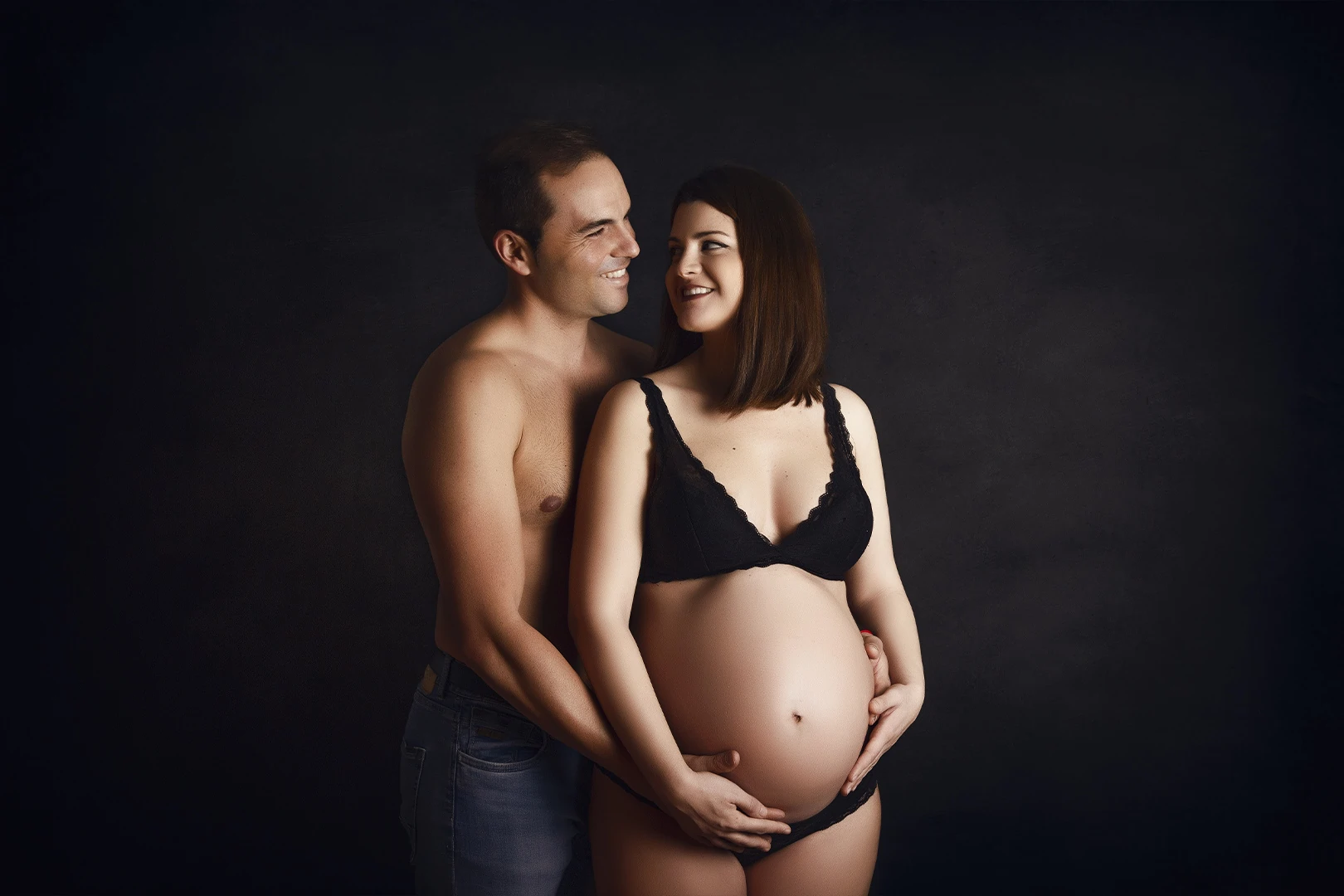 Fotografía de pareja embarazad